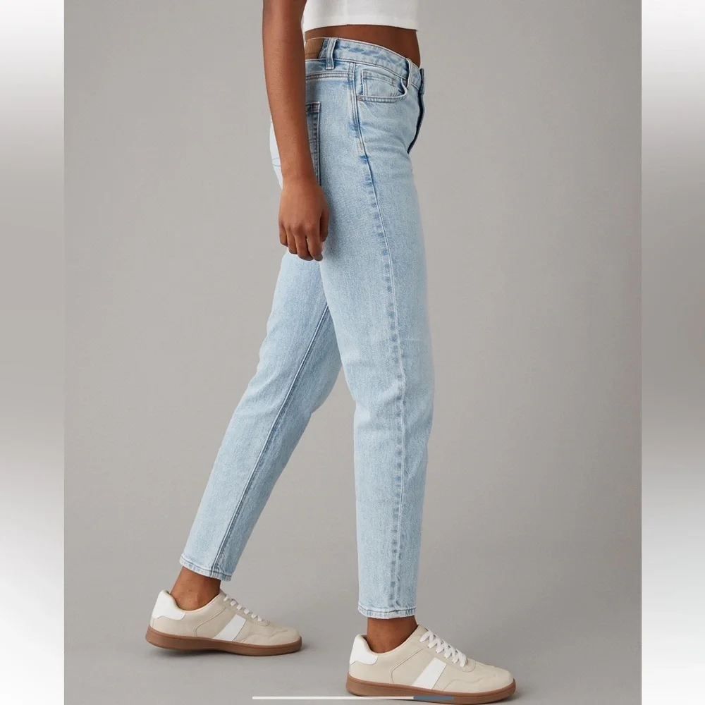 American eagle high rise mom straight jeans light wash Sz 14 regular